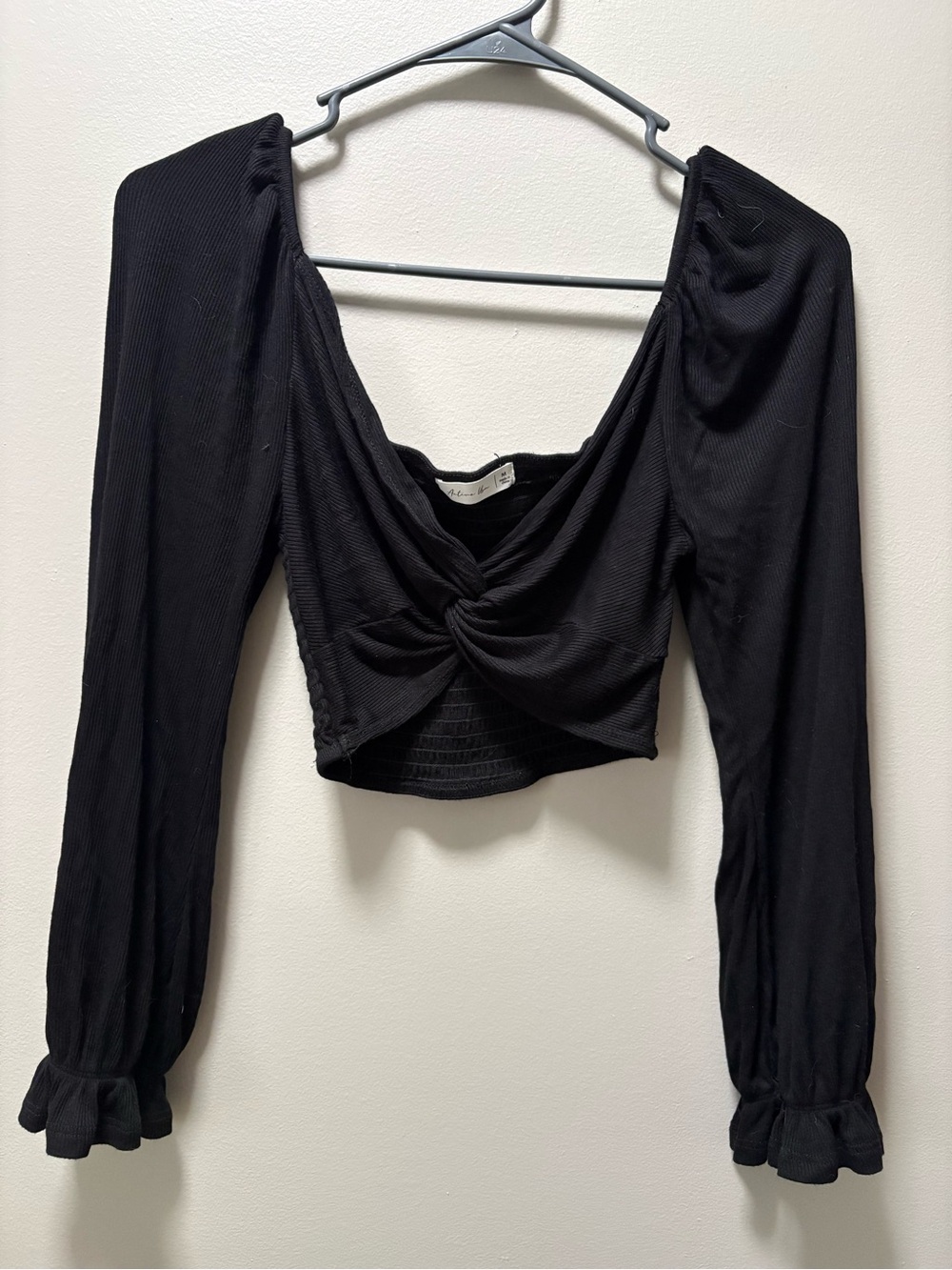 Active USA Black Long-Sleeve Twist-Front Crop Top